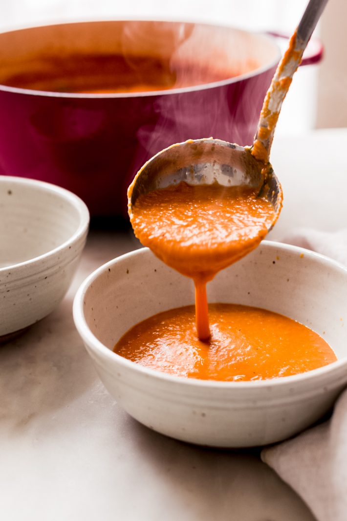Secret Ingredient Tomato Basil Soup - the best tomato basil soup you'll even have and it has zero cream! #tomatobasilsoup #tomatosoup #dairyfree #roastedtomatosoup #soup #lunch | Littlespicejar.com