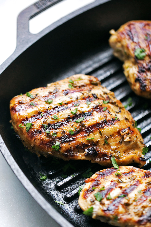 The Easiest Greek Grilled Chicken - 10 simple ingredients in this tender and juicy greek marinated chicken! Loaded with protein and perfect for meal prepping! #mealprep #grilledchicken #greekchicken #greekgrilledchicken | Littlespicejar.com