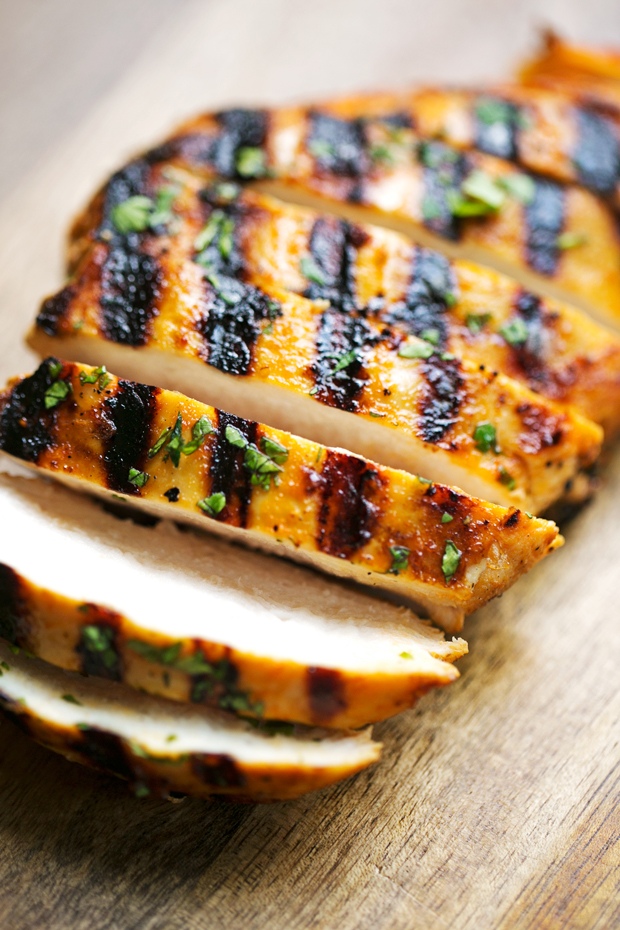 sliced grilled chicken on cutting board