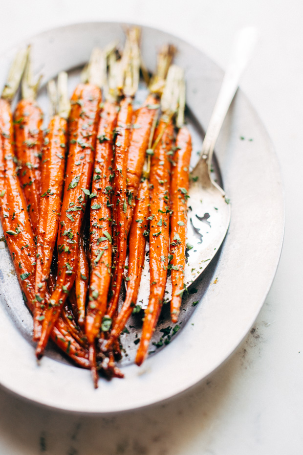 Brown Butter Honey Glazed Carrots - they might sound difficult but this is the easiest side dish! #brownbutter #honeyglazedcarrots #glazedcarrots | Littlespicejar.com