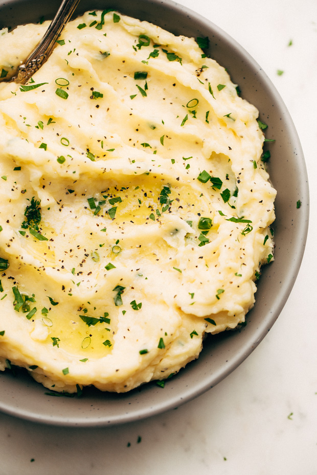 Seriously Amazing Cheddar Mashed Potatoes - a quick and easy recipe that's perfect for weeknights and even better for holidays! #cheddarmashedpotatoes #mashedpotatoes #thanksgiving | Littlespicejar.com