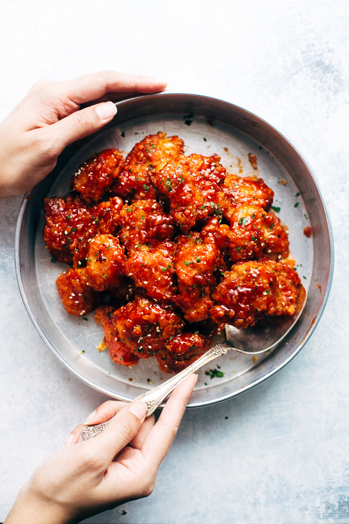 Honey Sriracha Baked Chicken Bites - these are perfectly addicting bites that are great for the BIG GAME or to serve with a side salad or fries for dinner. Crispy chicken that's BAKED and not fried! What's better? #chickennuggets #chickenwings #chickenbites #honeysriracha | Littlespicejar.com