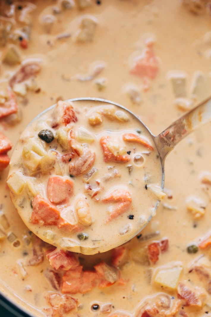 Seattle Style Smoked Salmon Chowder -The creamiest, coziest bowl of homemade smoked salmon chowder you'll ever have! This chowder is naturally thickened with potatoes and is super luxurious! #smokedsalmonchowder #chowder #pikeplacechowder #salmonchowder | Littlespicejar.com