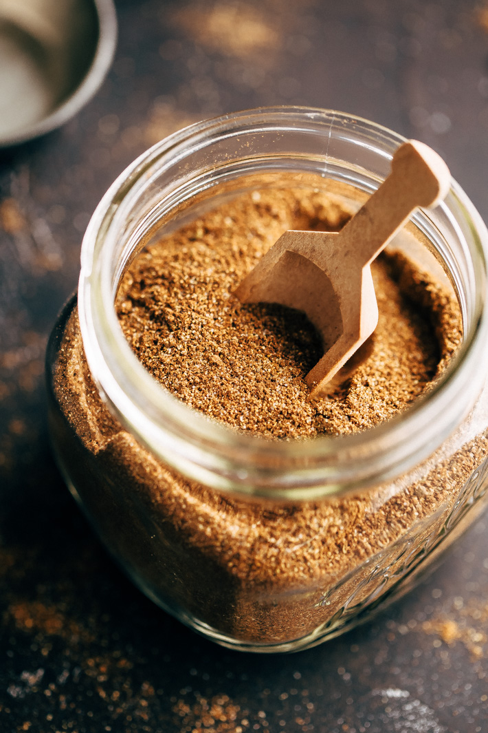 Most Delicious Homemade Shawarma Seasoning - an all purpose shawarma seasoning for chicken, beef, or roasted chickpeas! Make a big batch of this stuff and use it for things like shawarma bowls or wraps! #shawarma #shawarmaseasoning #chickenshawarma #beefshawarma | Littlespicejar.com