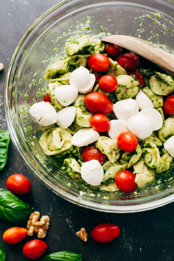 15 Minute Spinach Pesto Tortellini Salad - a quick and easy pasta salad that's perfect for picnics, potlucks, and barbecues! Ready in just 15 minutes! #tortellinisalad #pasta #pastasalad #spinachpesto | Littlespicejar.com