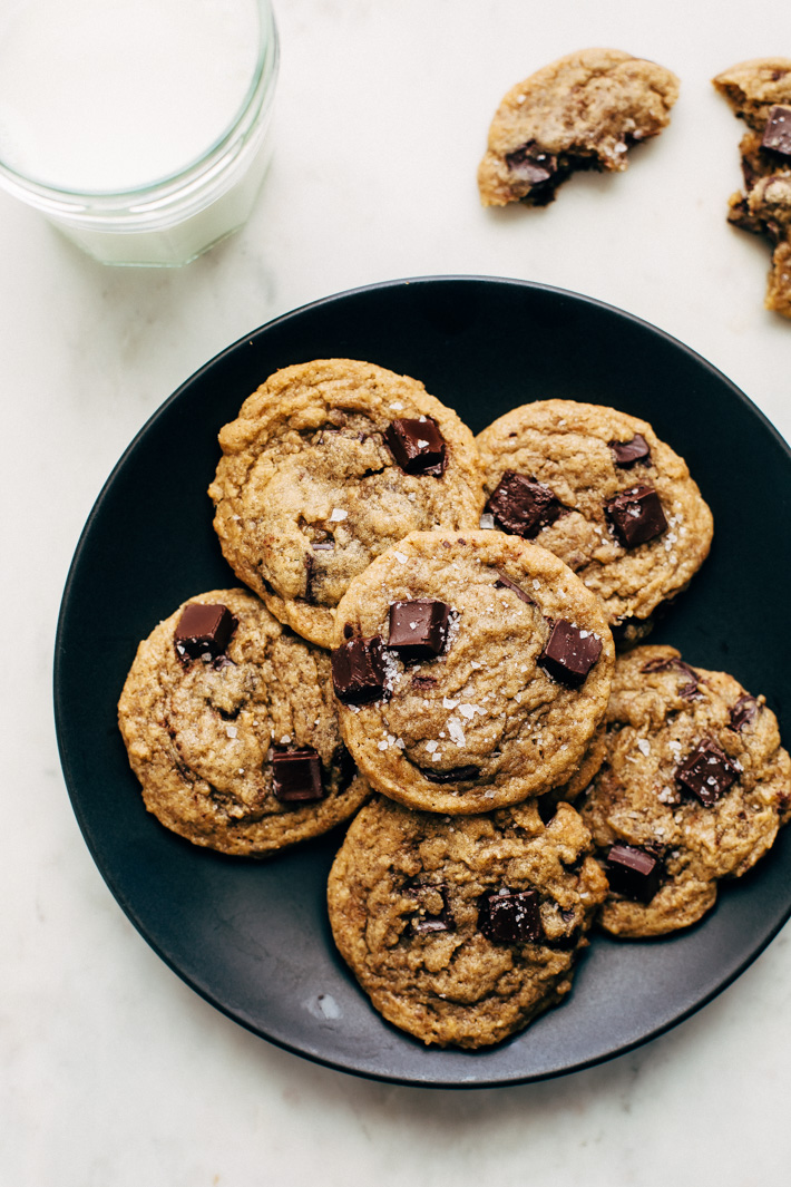 The BEST Chewy Chocolate Chip Cookies - this recipe uses bread flour to add tons of tender, soft and chewy goodness to these cookies! #chewychocolatechipcookies #chocolatechipcookies #cookies | Littlespicejar.com