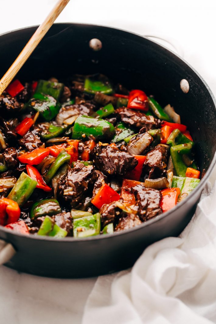 Garlic Lovers Pepper Steak Stir Fry - An easy Stir Fry recipe that's better than take out! Loaded with peppers, onions, steak, and sauce. #peppersteak #peppersteakstirfry #beefstirfry #steakstirfry | Littlespicejar.com