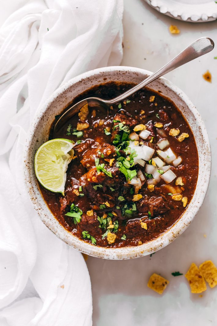 Rancher's Texas Chili (Chili con Carne) - Learn how to make texas chili or chili con carne! This is an easy recipe that uses chuck roast rather that ground beef and is so hearty and filling! #texaschili #chilirecipe #heartychili #homemadechili #chuckroastchili | Littlespicejar.com