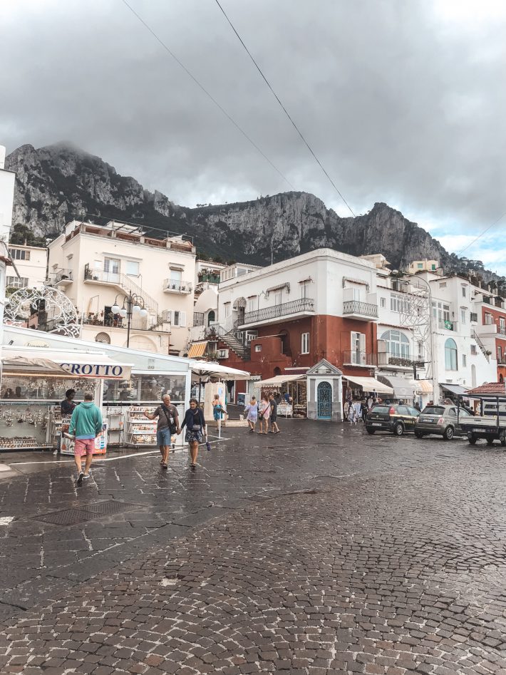 All the things you should see, do and eat if you’re heading to Naples, Capri, or Positano this summer! My Positano travel diary includes restaurant recommendations and things to keep in mind when you’re visiting! #positano #amalficoast #italy #capri #thingstodoinpositano | Littlespicejar.com