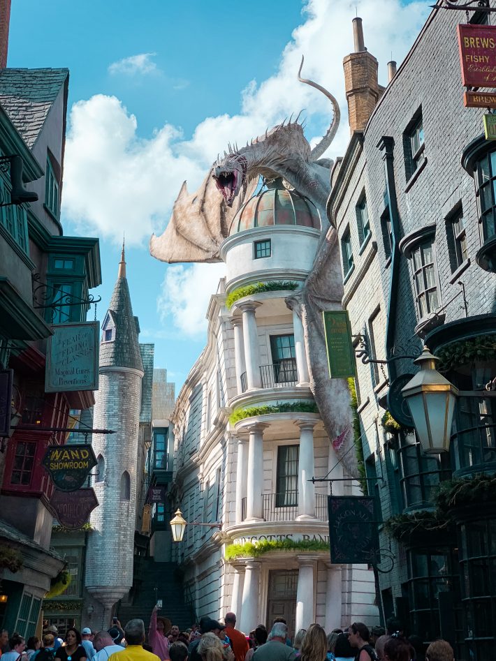 19 Tips for Visiting the Wizarding World of Harry Potter - Things to see, where to wave your wand, and what you have go to eat! #wizardingworld #harrypotter #universalstudios #harrypotterworld | Littlespicejar.com
