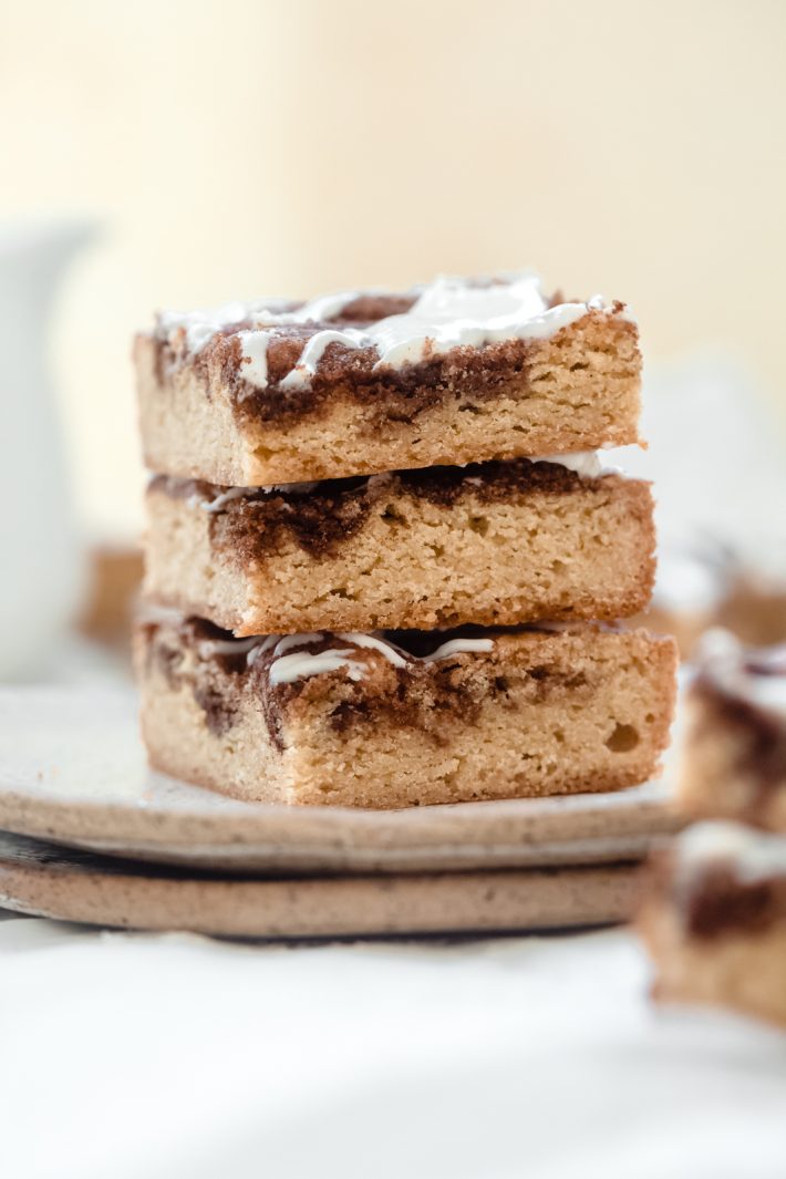 stack on cinnamon roll blondies on a stack of plates