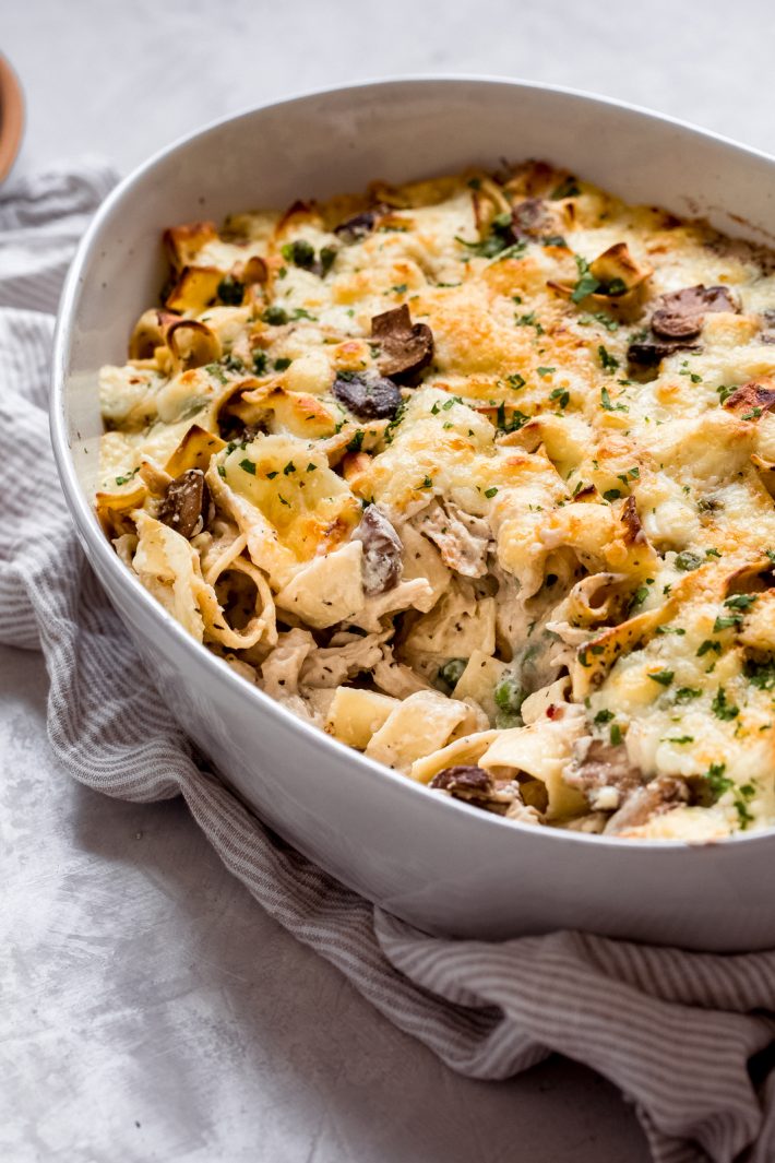 Leftover Turkey Pasta Bake (or Chicken!) Learn how to make the perfect Thanksgiving leftovers pasta bake! It's ready in 30 minutes and doesn't require much prep! #turkeyleftover #turkeyrecipes #thanksgivingleftovers #pastabake #leftoverideas | Littlespicejar.com