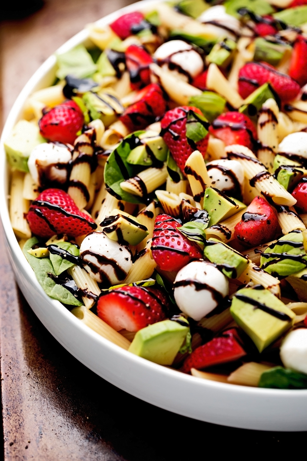 Strawberry Caprese Pasta Salad - Made with a homemade balsamic glaze, this salad is to die for! #pastasalad #capresepastasalad #balsamicglaze | Littlespicejar.com