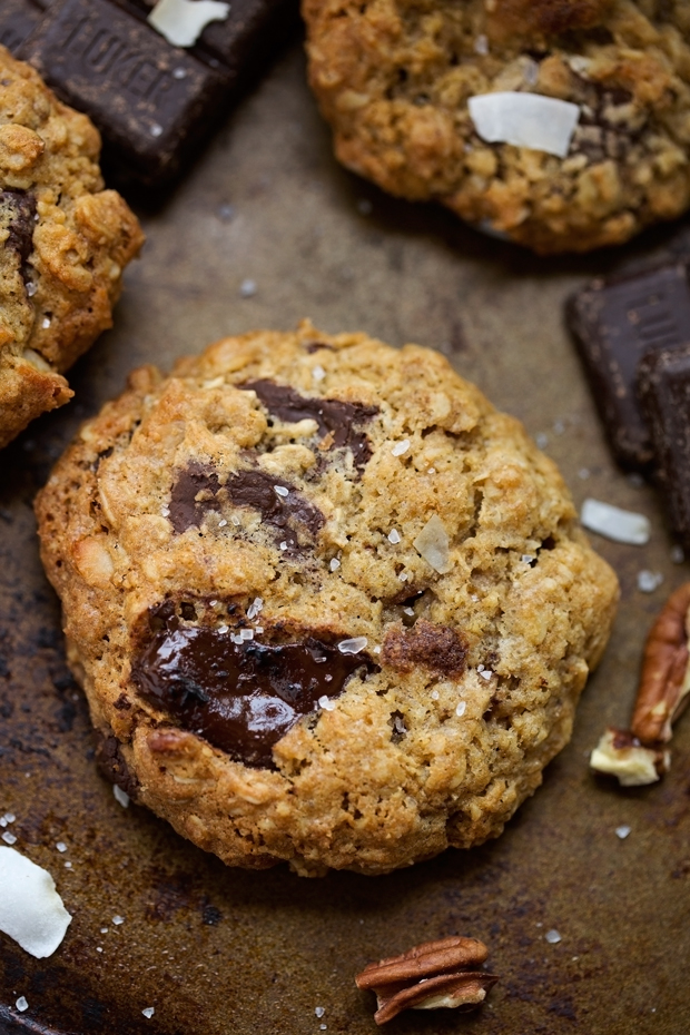 Loaded Dark Chocolate Chip Oatmeal Cookies - Soft, chewy and bursting with melted chocolate and flakes of sea salt. These cookie and sinfully delicious! #oatmealcookies #chocolatechunkcookies #chocolatechipcookies #cookies | Littlespicejar.com
