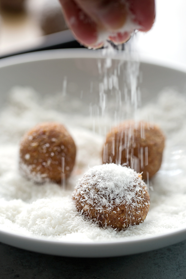 Coconut Almond Energy Bites - These energy bites are made with just 5 simple ingredients. They're crunchy, salty, and sweet and are perfect for a mid-day snack! #energybites #energyballs #refinedsugarfree | Littlespicejar.com
