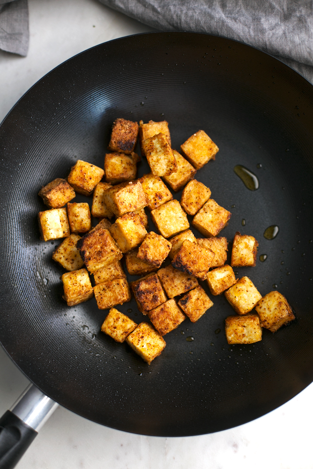 Black Pepper Tofu Stir Fry - A quick vegan dinner made with crispy pan-fried tofu and drizzled in a spicy black pepper sauce! So delicious and easy to make too! #veganstirfry #stirfry #blackpeppertofu #tofu | Littlespicejar.com