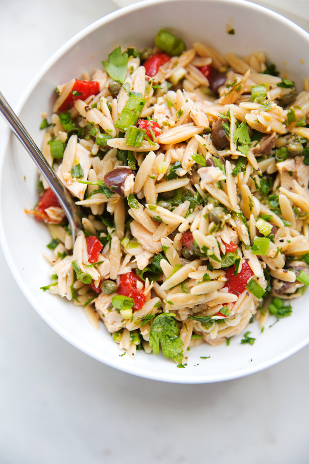 Mediterranean Tuna Orzo Summer Salad - A quick and easy summer salad using mostly pantry ingredients. This salad is hearty and healthy enough to keep you full for hours! Also ideal for #mealprep. #pastasalad #mediterraneansalad #orzosalad #tunasalad | Littlespicejar.com