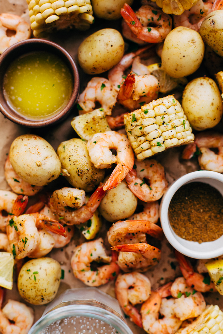 Garlic Loaded Southern Shrimp Boil - This is a 30 minute recipe for a homemade shrimp boil with homemade boil seasoning! #shrimpboil #homemadeoldbayseasoning #shrimp #boil #seafoodboil #crawfishboil | LIttlespicejar.com