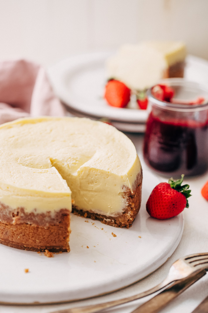 New York-Style Instant Pot Cheesecake - Learn how to make a traditional cheesecake right in your pressure cooker! #instantpot #instantpotdessert #instantpotcheesecake #cheesecake #pressurecookercheesecake | Littlespicejar.com
