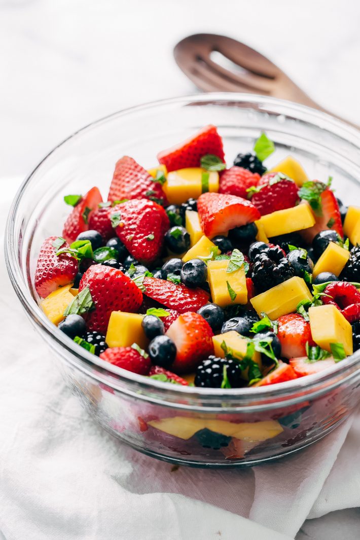 Glowing Berry Fruit Salad - an easy fruit salad that you can bring to picnics, barbecues, brunches and so much more! #fruitsalad #berrysalad #berryfruitsalad #picnic #salad | Littlespicejar.com