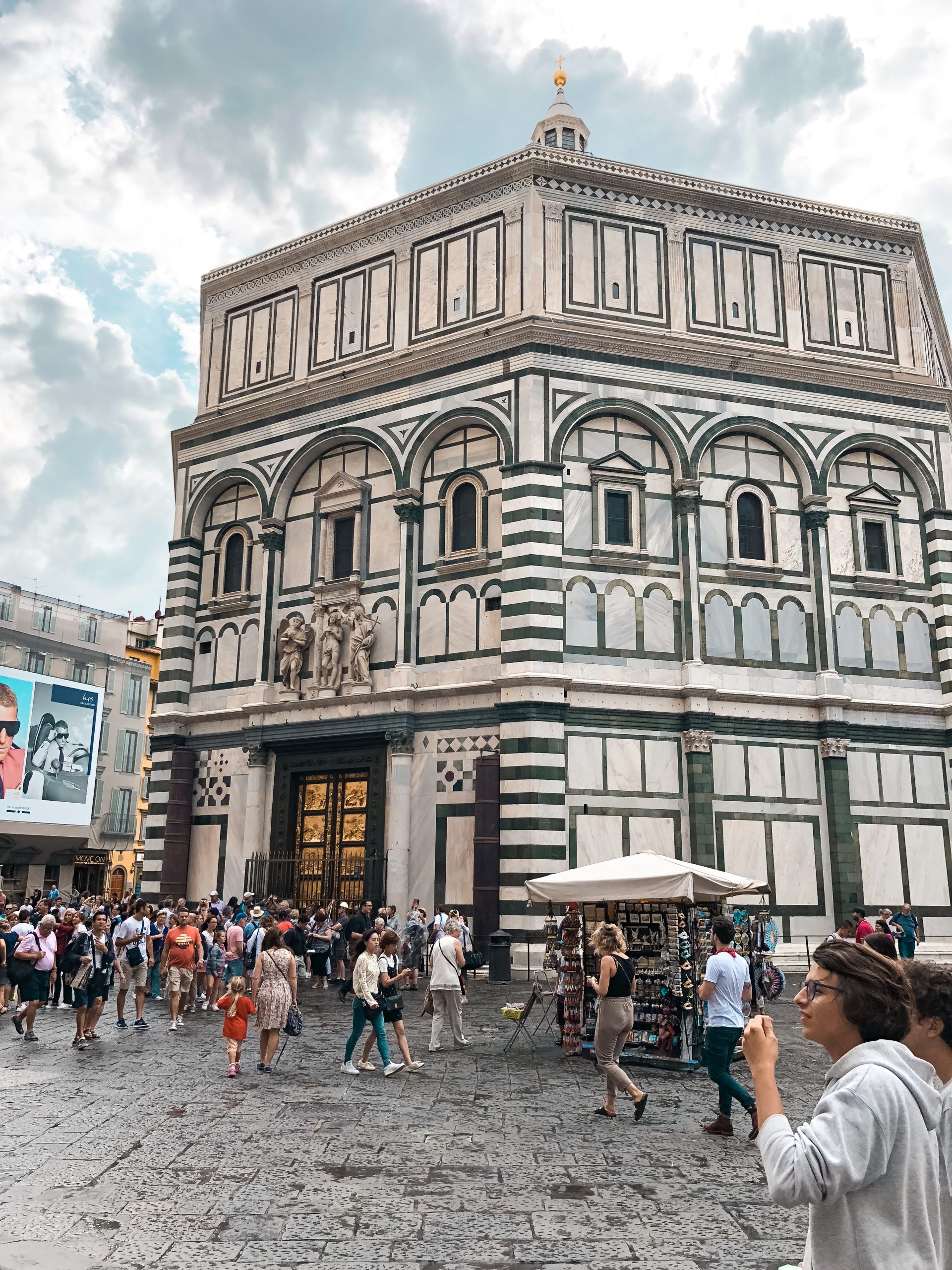picture of Duomo Di Firenze from an angle