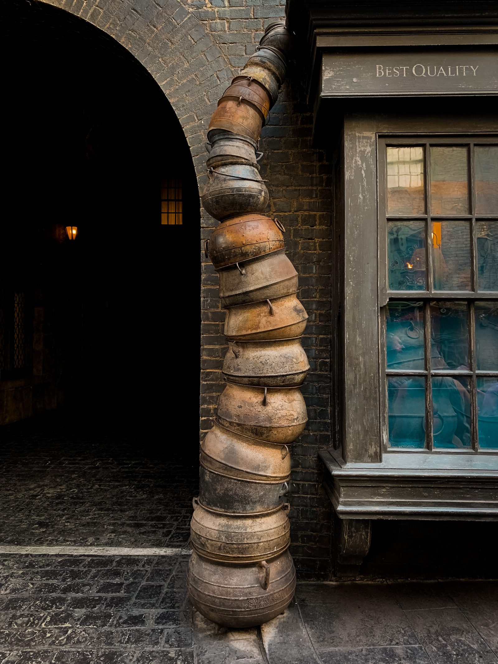 A tower of cauldrons outside Knockturn Alley at the Wizarding World of Harry Potter