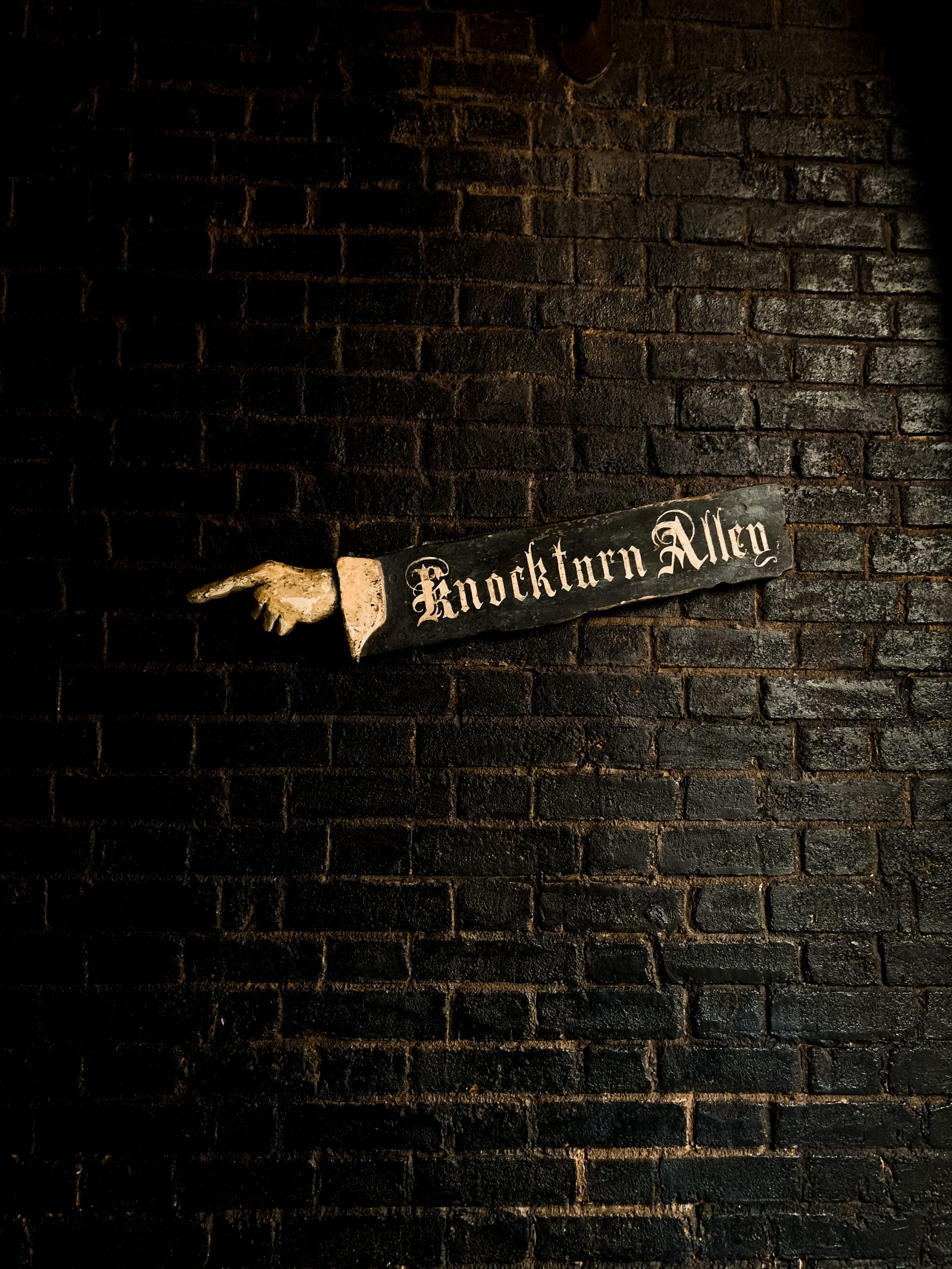 entry to Knockturn Alley at the Wizarding World of Harry Potter Universal Orlando