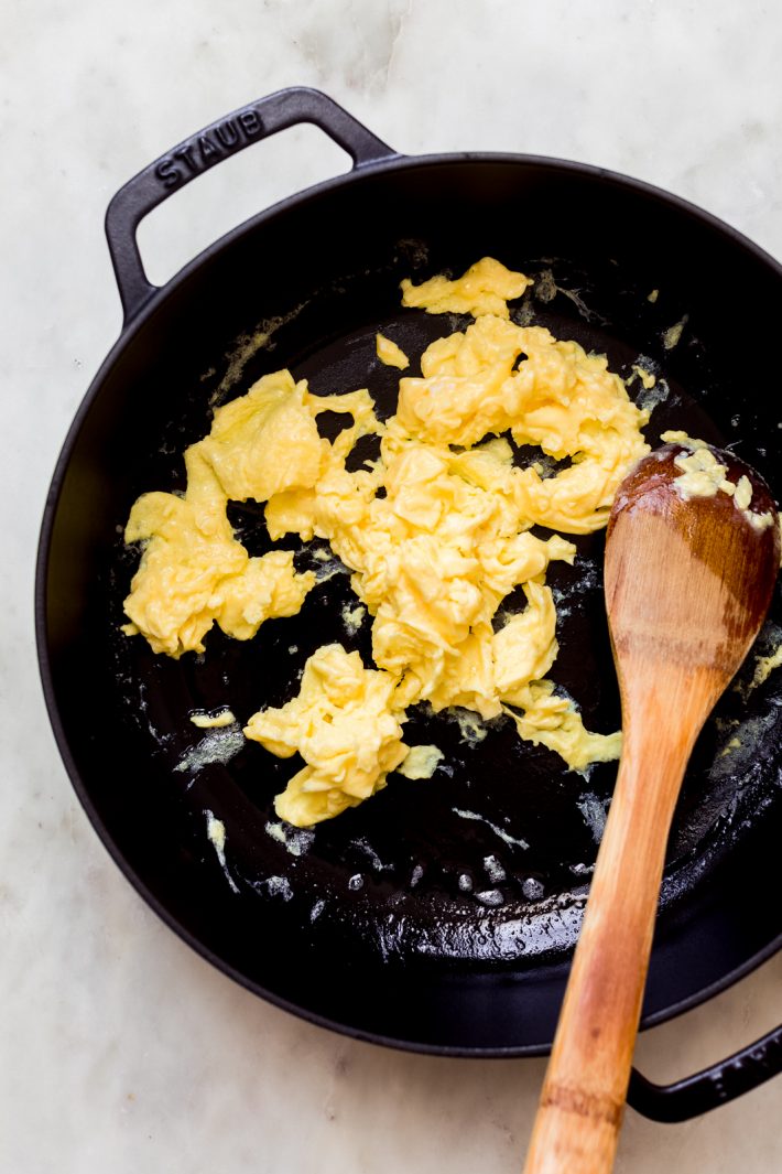 scrambled egg in cast iron pan