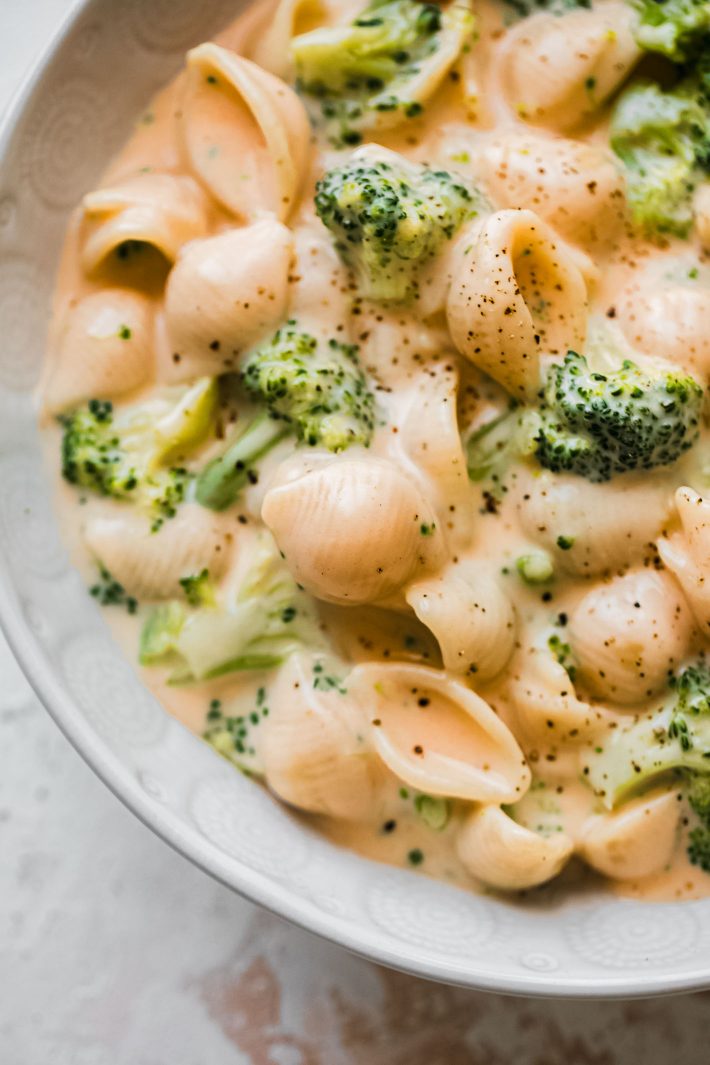 shells in cheddar sauce with broccoli