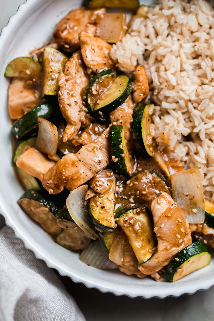 zucchini and chicken stir fry with brown rice