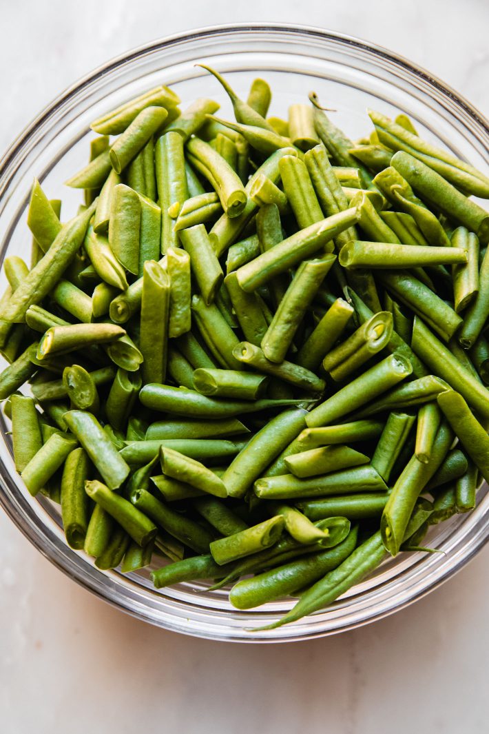 cut green beans in bowl